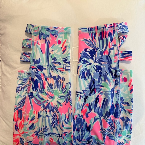 New with Tags, Lilly Pulitzer Luxletic Weekender cropped Cabana Cocktail - Picture 4 of 4